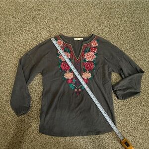 ANDREE BY UNIT Charcoal Top with Floral Embroidery